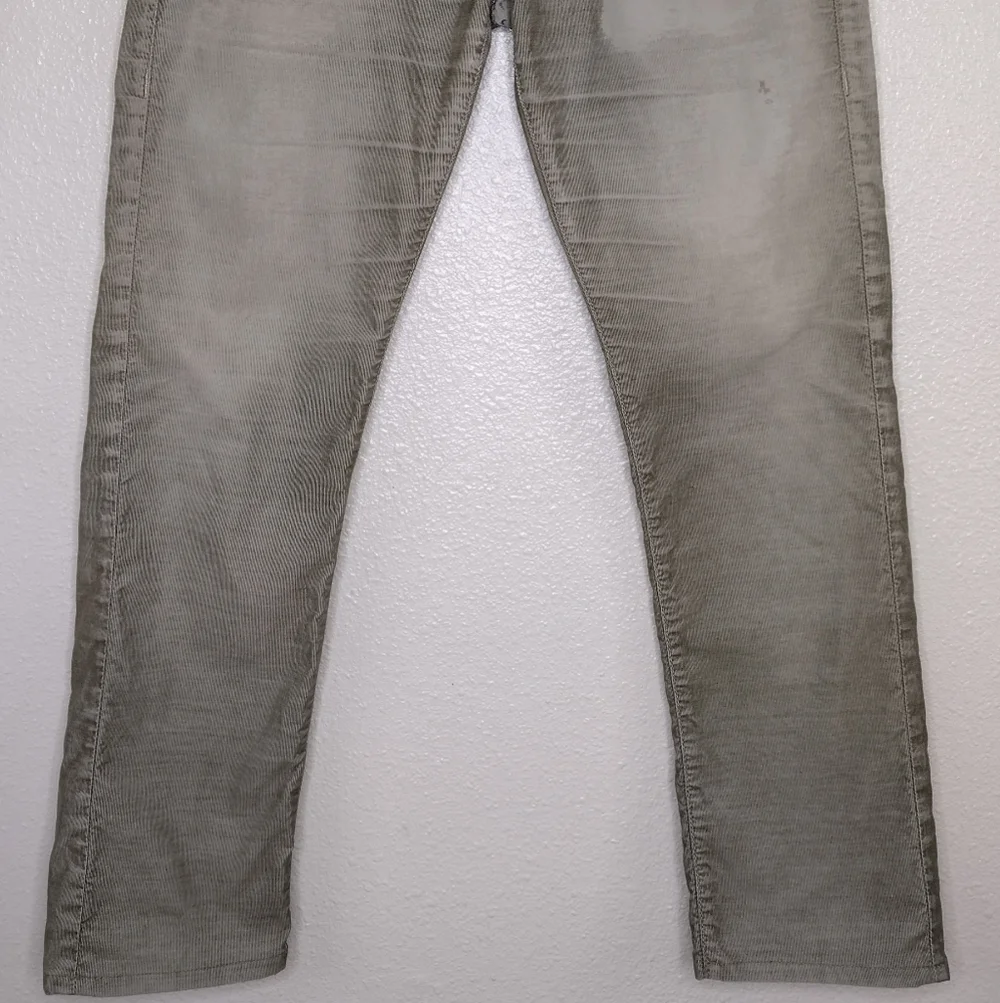 True Religion TRBJ Men's Distressed Pants